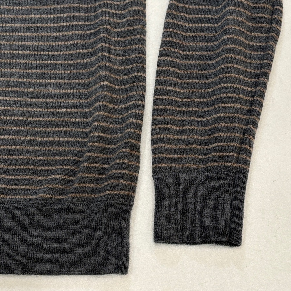 Banana Republic Women's Gray Striped V-Neck Sweater Medium 100% Merino Wool - Picture 4 of 7